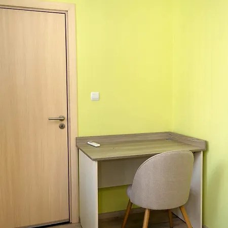 Bright & Spacious 2-bedroom In By Flat Manаger Апартамент