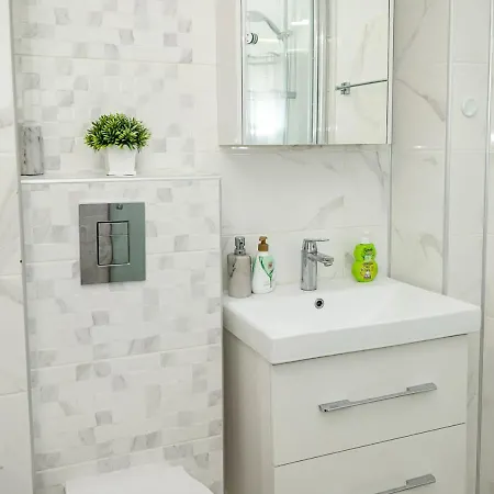 Апартамент Bright & Spacious 2-bedroom In By Flat Manаger *