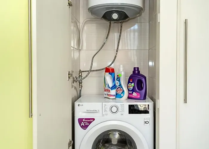 Διαμέρισμα Bright & Spacious 2-bedroom In By Flat Manаger