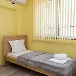 Bright & Spacious 2-bedroom In By Flat Manаger וארנה