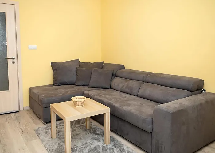 아파트 Bright & Spacious 2-bedroom In By Flat Manаger 바르나