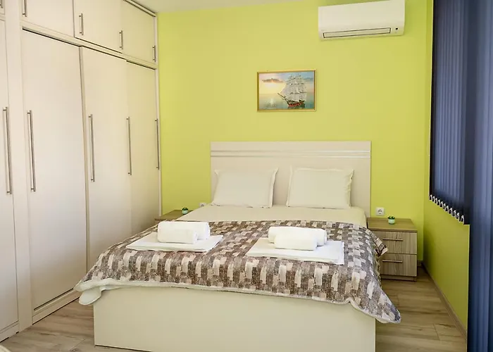 Bright & Spacious 2-bedroom In By Flat Manаger 아파트 *