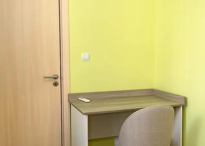 Bright & Spacious 2-bedroom In By Flat Manаger Lägenhet