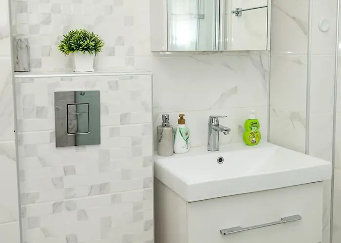 아파트 Bright & Spacious 2-bedroom In By Flat Manаger *